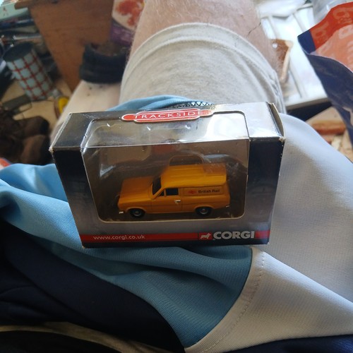 Corgi trackside ford - corgi,