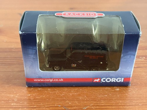 Corgi trackside ford anglia - corgi,