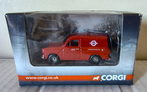 Corgi trackside ford anglia - trackside,