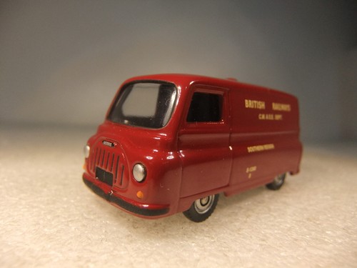 Trackside morris van - morris,
